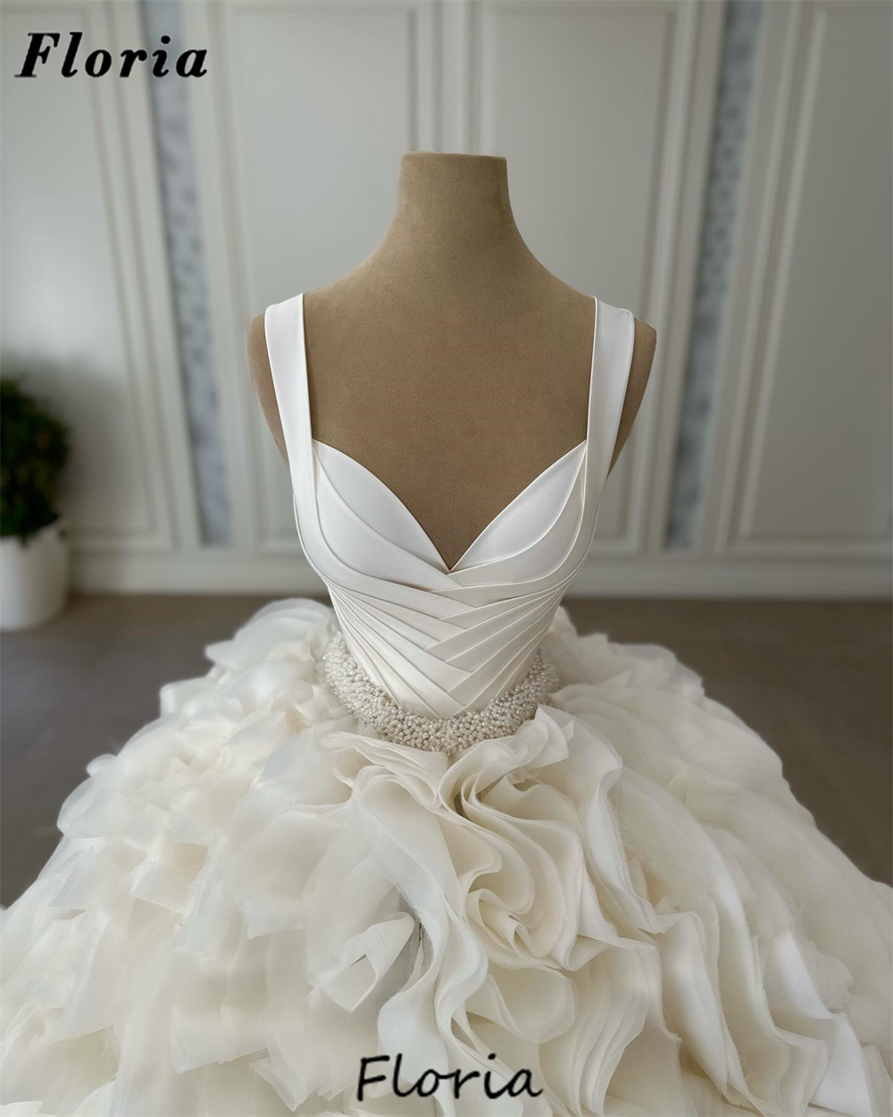 Ruffles Ball Gown Wedding Dres - Women Formal Wear Dubai บทวิจารณ์และราคา